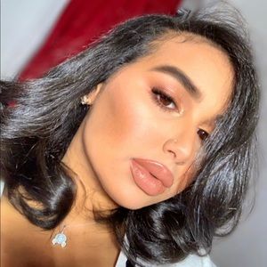 Meet your Posher, Eva